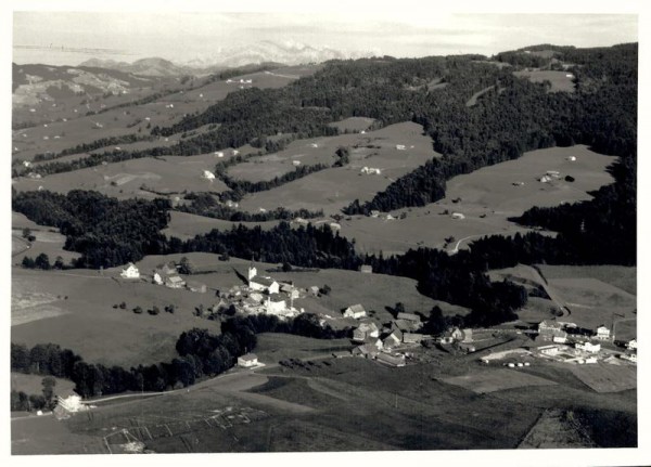 8726 Ricken, Katholische Pfarrei Ricken, Wattwilerstrasse 24/ Cholwald/  Hintergrund: Säntis Vorderseite