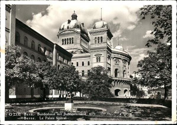 Bern - Bundeshaus mit Bundesterrasse Vorderseite