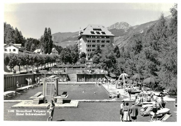 Strandbad Vulpera mit Hotel Schweizerhof Vorderseite