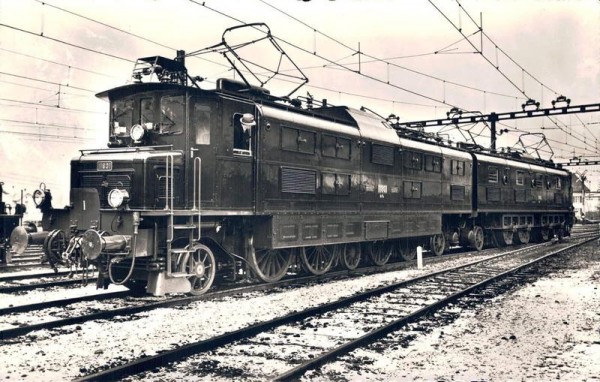 Doppel-Lokomotiven für die Gotthardbahn des Typs Ae 8/14 - Nummer 11801 Vorderseite