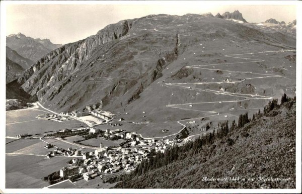 Andermatt (1444 m) mit Oberalpstrasse Vorderseite