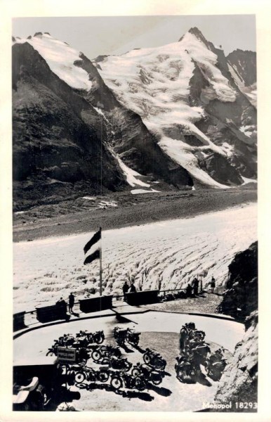 Grossglockner Hochalpenstrasse. Südrampe Parkplatz Franz Josefhöhe mit Blick auf Pasterzengletscher u. Grossglockner Vorderseite