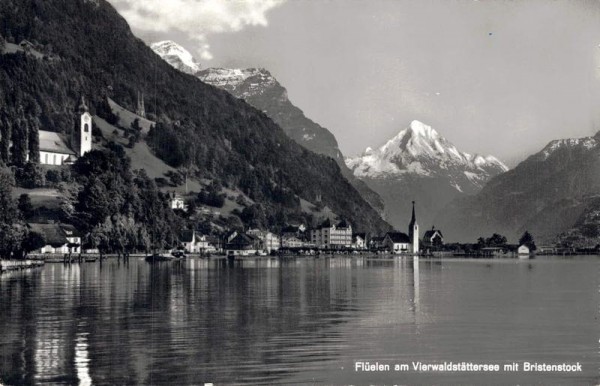 Flüelen am Vierwaldstättersee mit Bristenstock Vorderseite