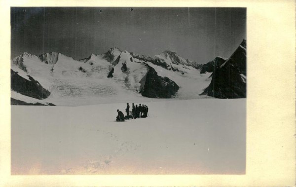 Auf dem Aletschfirn Vorderseite