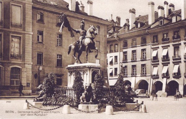 Bern - Denkmal Rudolf's von Erlach vor dem Münster