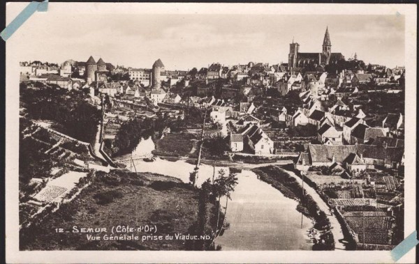 Semur-en-Auxois Vorderseite