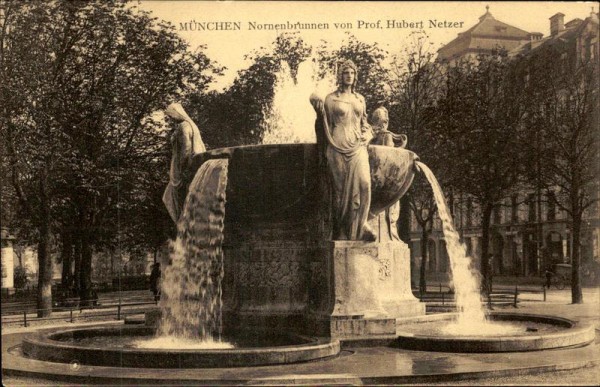 Nornenbrunnen (München) Vorderseite
