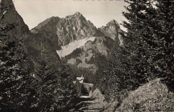 Holzegg mit Kapelle und Kleinem Mythen Vorderseite