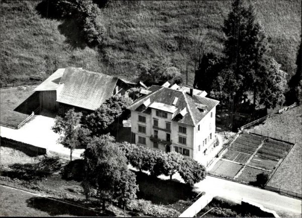 Vorderthal, Gasthaus Schweizerhof, Flugaufnahme Vorderseite