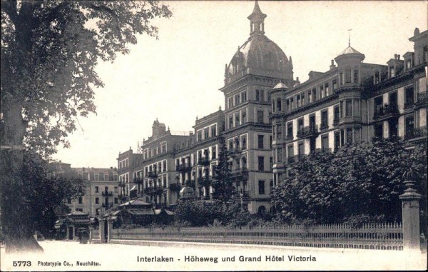 Interlaken - Höheweg und Grand Hotel Victoria Vorderseite