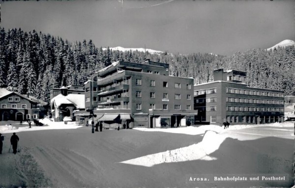 Arosa, Bahnhofplatz und Posthotel Vorderseite