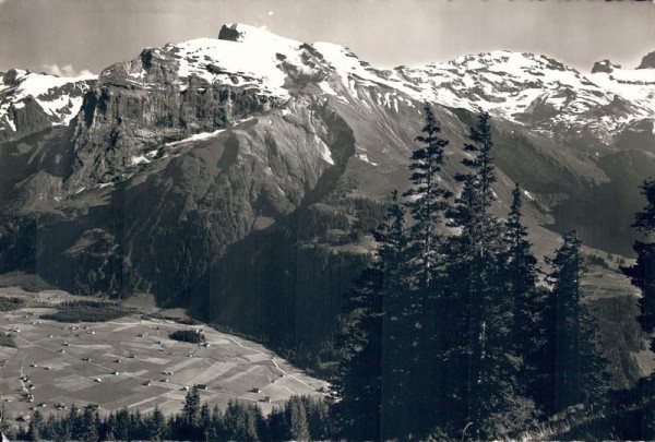 Panorama von Ristis-Station. Der Titlis Vorderseite