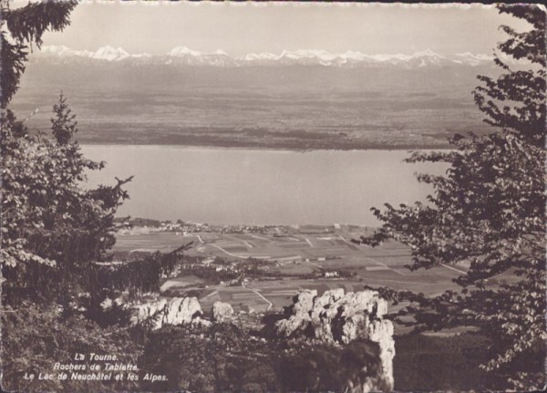 Le Lac de Neuchâtel et les Alpes