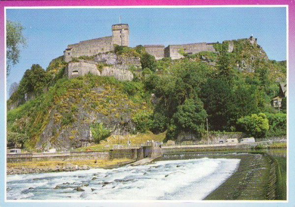 Lourdes - Le Chateau et le Gave