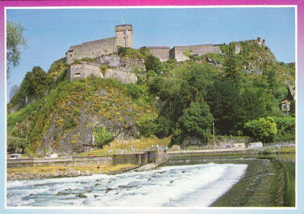 Lourdes - Le Chateau et le Gave
