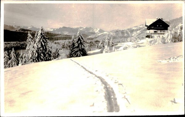 Kirchlein und Kurhaus Fidaz Vorderseite