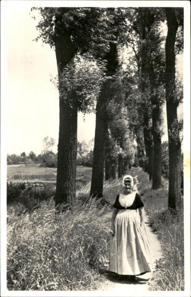 Zeeuwsche Kleederdracht Vorderseite