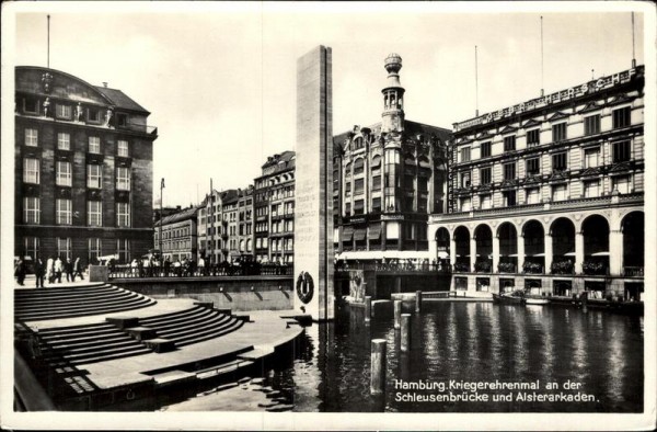 Hamburg. Kriegerehrenmal an der Schleusenbrücke und Alsterarkaden Vorderseite