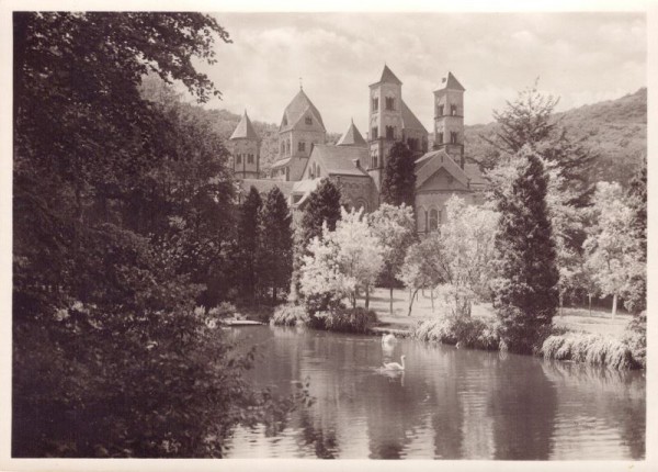 Maria Laach - Abteikirche Blick vom Schwanenweiher
