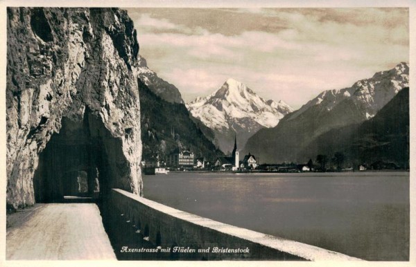 Axenstrasse mit Flüelen und Bristenstock Vorderseite