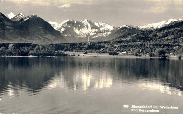 Alpnachdorf mit Wetterhorn und Berneralpen Vorderseite