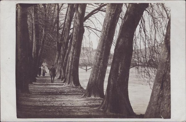 unbekannter Ort am Fluss Vorderseite