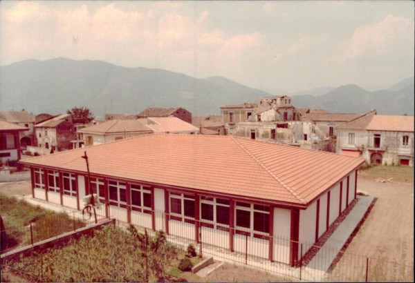 Misciano, Scuola 1982 Vorderseite