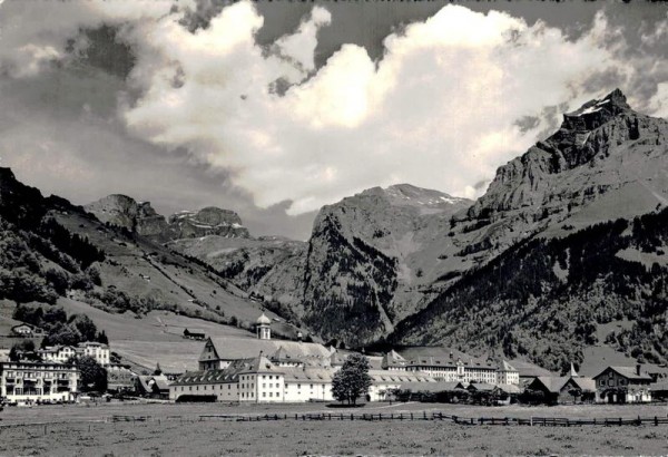 Kloster Engelberg mit Hahnen Vorderseite