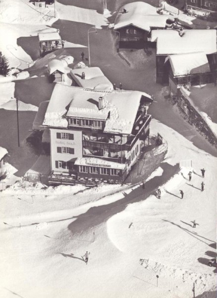 Hotel Hold, Arosa  -  Flugaufnahmen Vorderseite