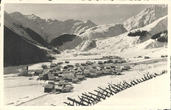 Sedrun gegen Cuolms-Val Abfahrt und Piz Badus Vorderseite