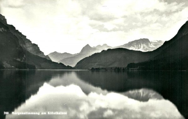 Morgenstimmung am Klöntalersee Vorderseite