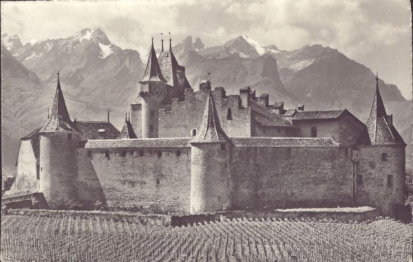 Aigle, le Chateau et les Alpes Valaisannes