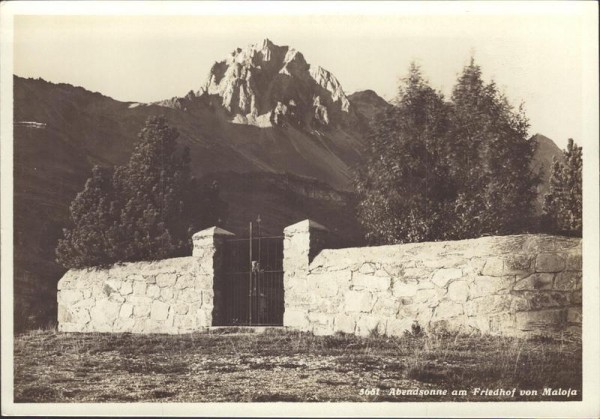 Abendsonne am Friedhof von Maloja Vorderseite