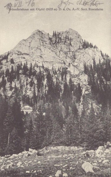 Brünnsteinhaus mit Gipfel (1635 m) Vorderseite
