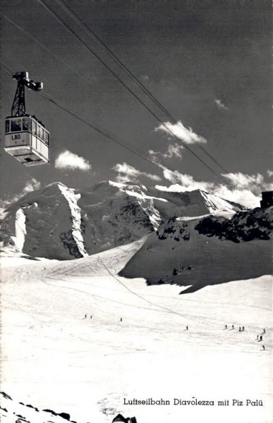 Luftseilbahn Diavolezzahütte mit Piz Palü Vorderseite