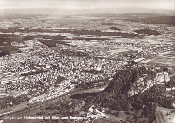 Singen am Hohentwiel mit Blick zum Bodensee