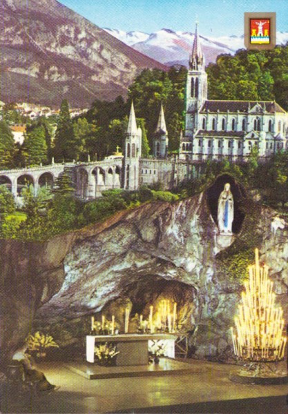 Lourdes - La Grotte et la Basilique