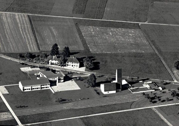 Schulhaus und Evang. Kirche, Lommis TG  -  Flugaufnahmen Vorderseite
