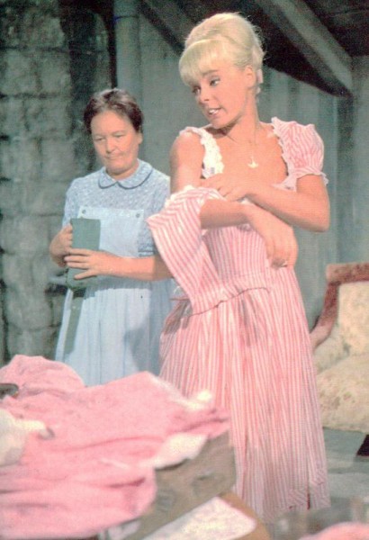 Elke Sommer in dem Film Unter Geiern Vorderseite