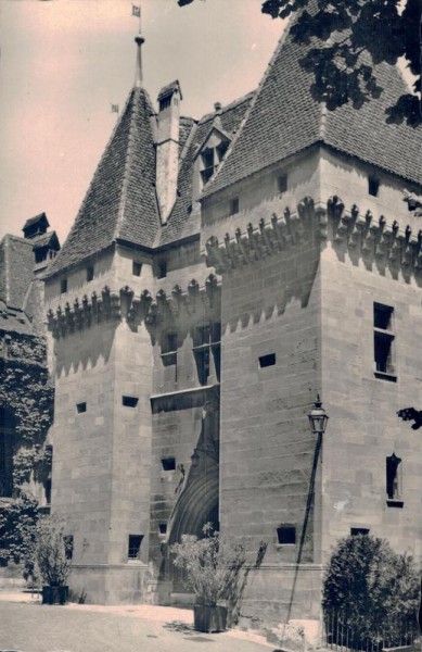 Neuchâtel. Entrée du Château Vorderseite