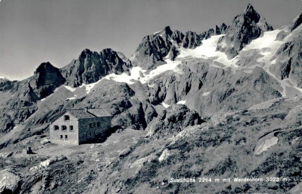 Sustlihütte mit Wendenhorn Vorderseite