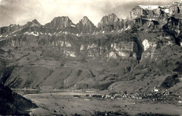 Walenstadt mit Churfirsten Vorderseite