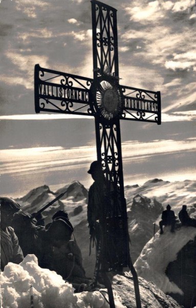 Zermatt. Das Gipfelkreuz auf dem Matterhorn, Rimpfischhorn u. Strahlhorn Vorderseite