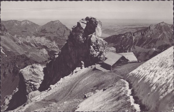 Hohtürlihütte 2781 m mit Niesen Thunersee und Dreispitz