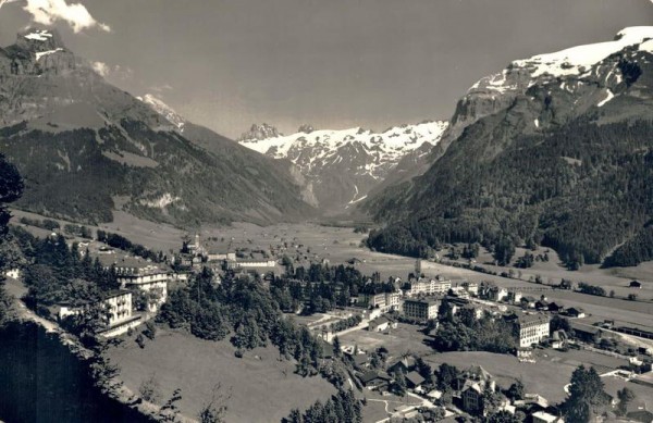 Engelberg mit Hahnen und Titlis Vorderseite