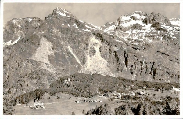 Maloja mit Piz Lunghin (2780 m) Vorderseite