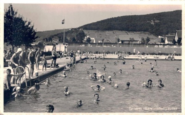 Terassen - Schwimmbad, Baden Vorderseite