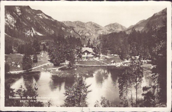 Blausee an der Lötschbergroute gegen den Niesen