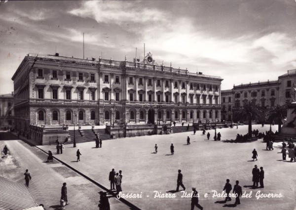 Sassari - Piazza Italia e palazzo del Govenna