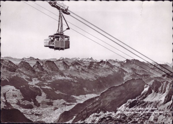 Säntis-Schwebebahn mit Churfirsten und Glarneralpen